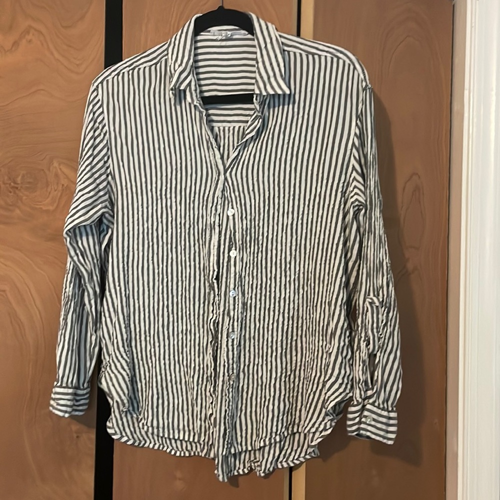 Lg grey and white Jane and Delaney striped button down